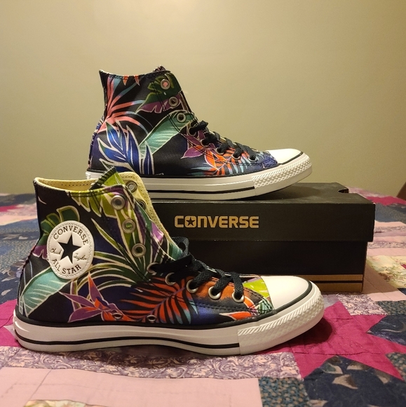 Converse Unisex Sneakers - Picture 1 of 6